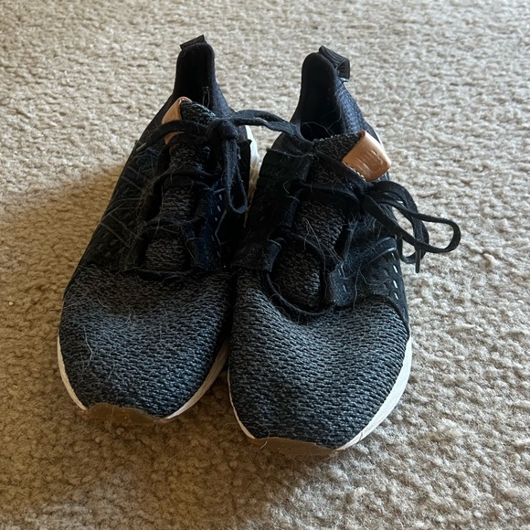 Sneakers - Picture 7 of 7